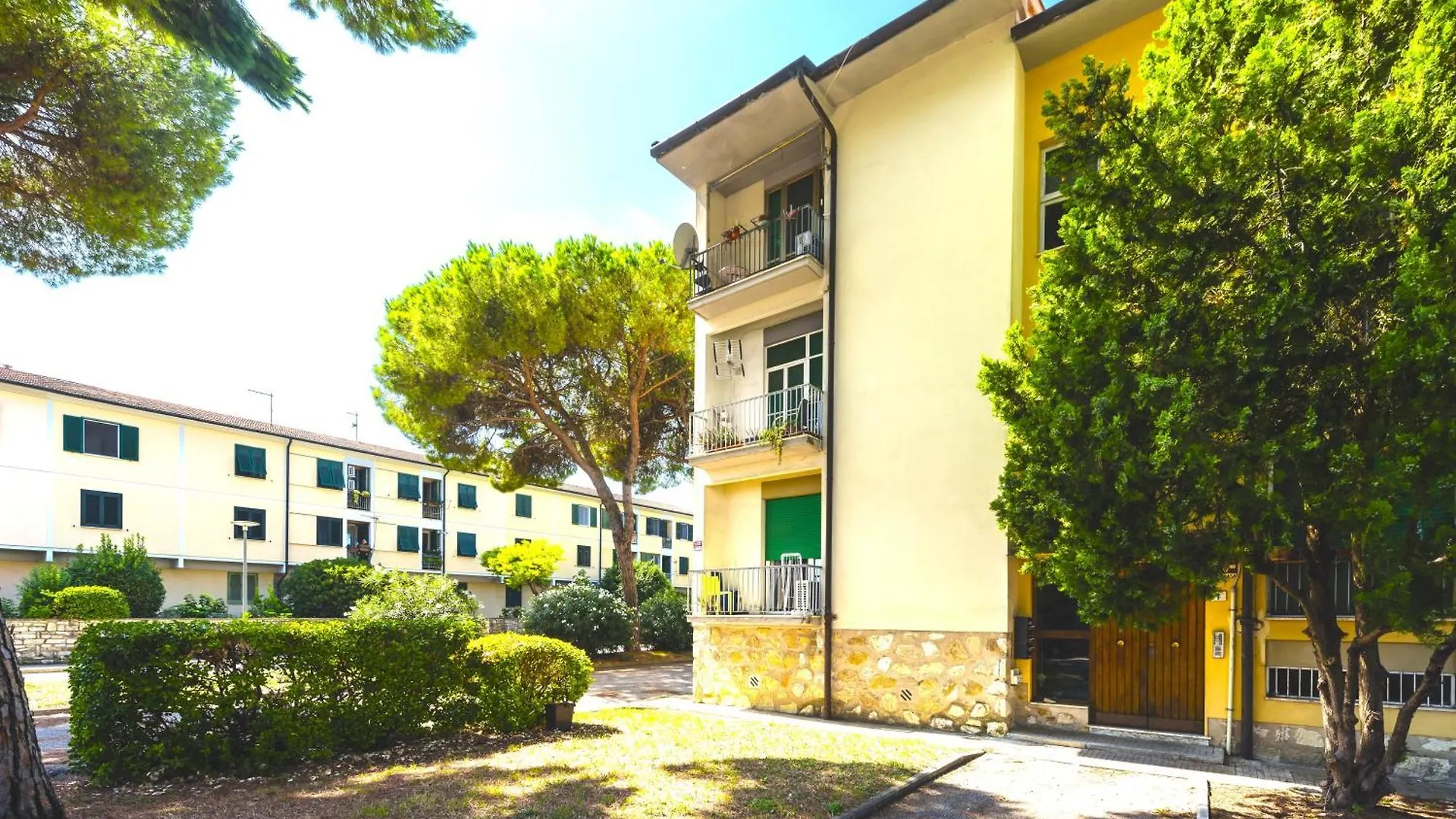 Hostly-Ai Due Passi Apartment Πίζα