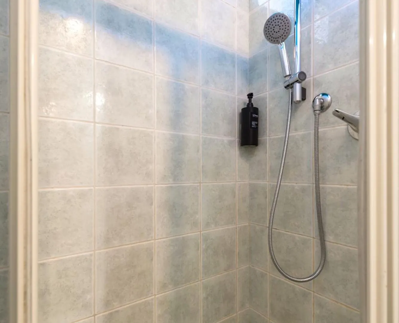 Hostly-Ai Due Passi Apartment Πίζα